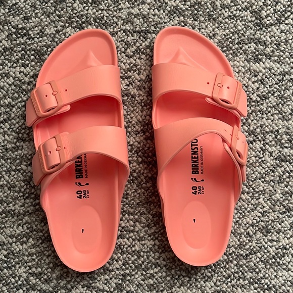 Birkenstock Shoes - ⭐️HOST PIC⭐️Brand new Women’s Birkenstock Arizona Essentials
EVA sandals-Size 40